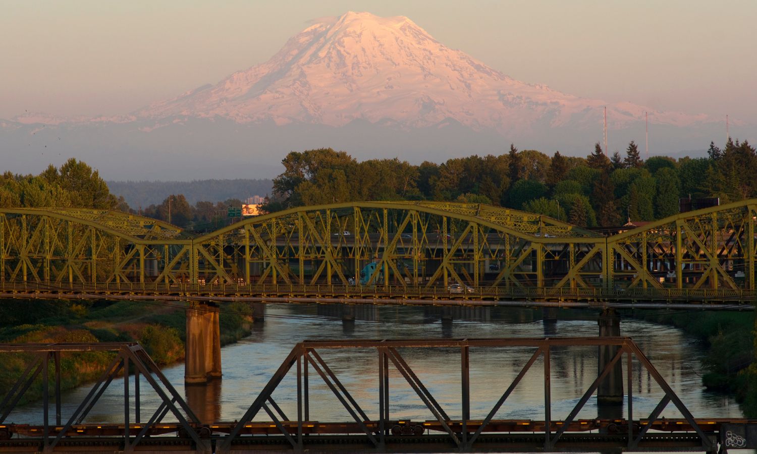 Why Drivers in Puyallup Experience More Rock Chips – Local Road & Traffic Breakdown