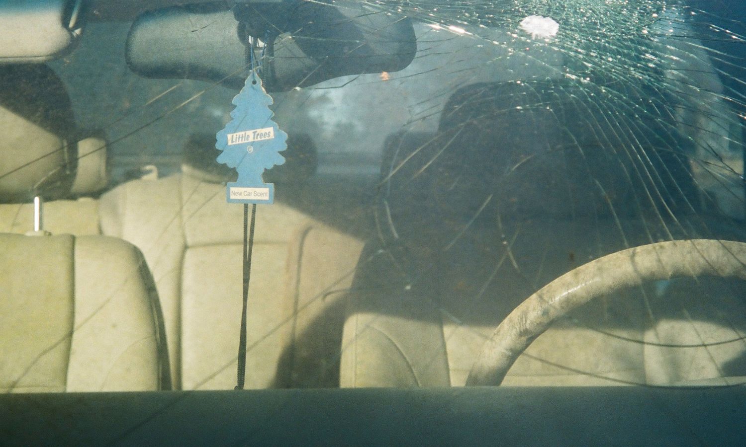 Need windshield replacement in Fort Lewis? Northwest Glass Pros offers fast auto glass replacement, mobile service, and honest pricing.